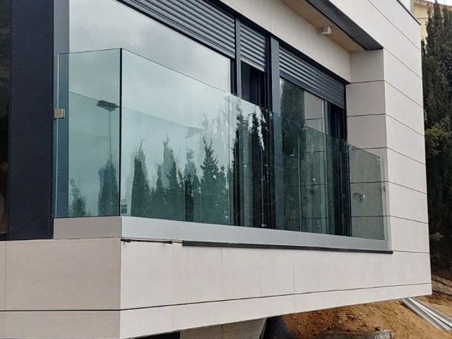 Barana de vidre per balcó