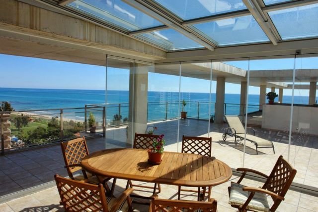 Sliding glass curtain