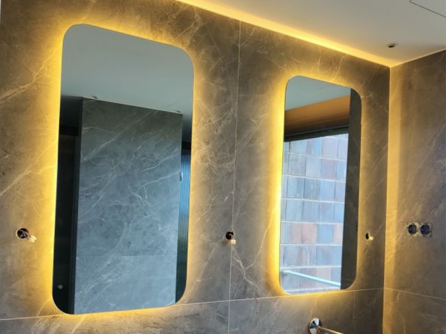 Espejos con formas y retroiluminados