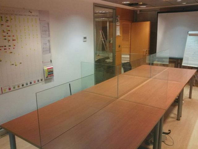 Divisiones en mesas (oficina despacho)