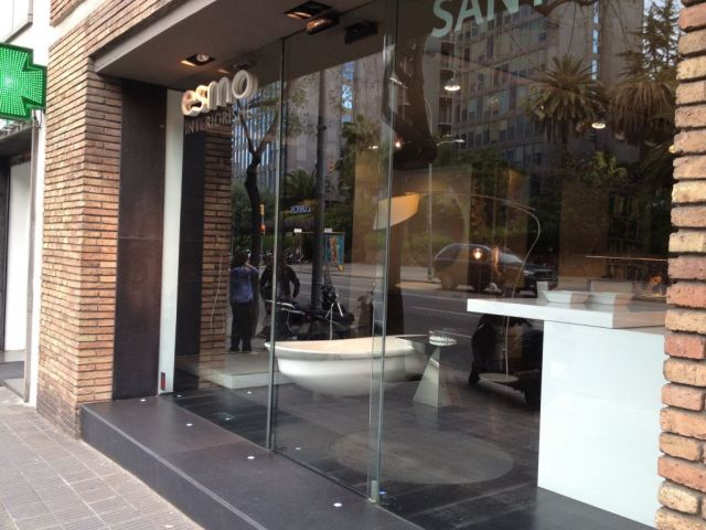 Automatic side-opening glass door